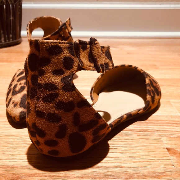 💥LAST ONE!💥 NWTPrint Flats With Ankle Strap - Picture 5 of 5